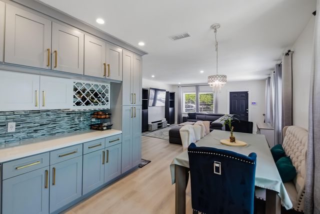 836 NE 17th Terrace, Fort Lauderdale, FL 33304