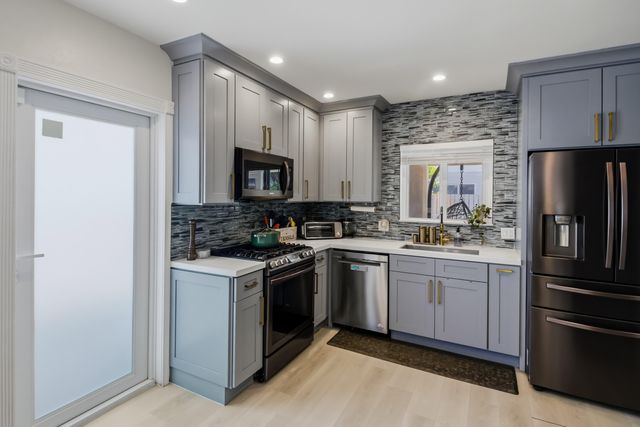 836 NE 17th Terrace, Fort Lauderdale, FL 33304