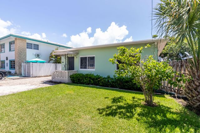 836 NE 17th Terrace, Fort Lauderdale, FL 33304