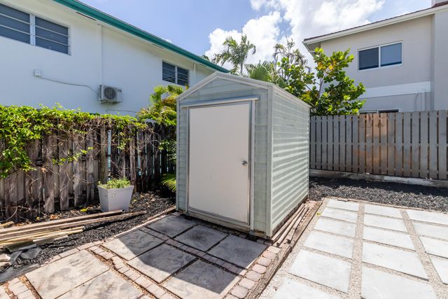 836 NE 17th Terrace, Fort Lauderdale, FL 33304