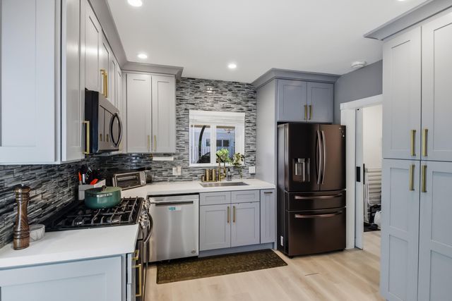 836 NE 17th Terrace, Fort Lauderdale, FL 33304