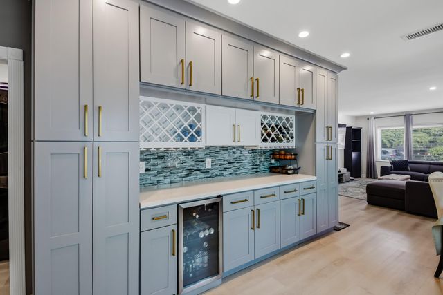 836 NE 17th Terrace, Fort Lauderdale, FL 33304