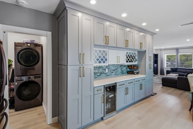 836 NE 17th Terrace, Fort Lauderdale, FL 33304