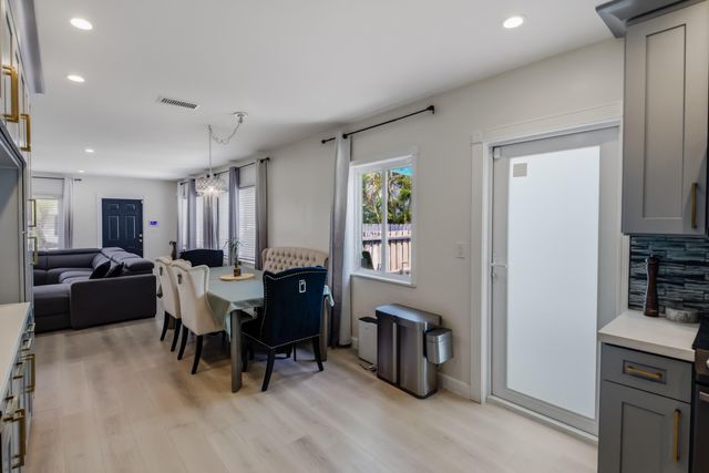 836 NE 17th Terrace, Fort Lauderdale, FL 33304