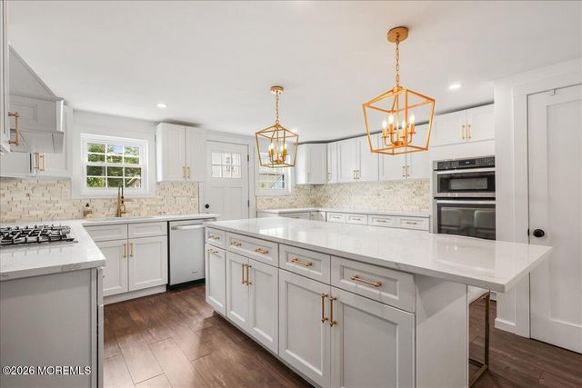 23 Manchester Avenue, Keyport, NJ 07735