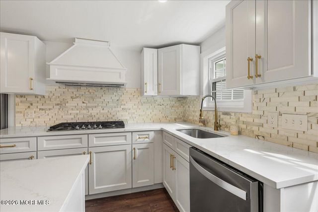 23 Manchester Avenue, Keyport, NJ 07735
