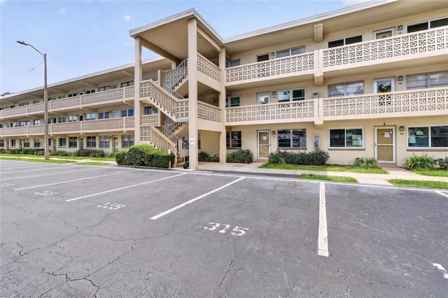 951 79TH AVENUE N 115, St Petersburg, FL 33702