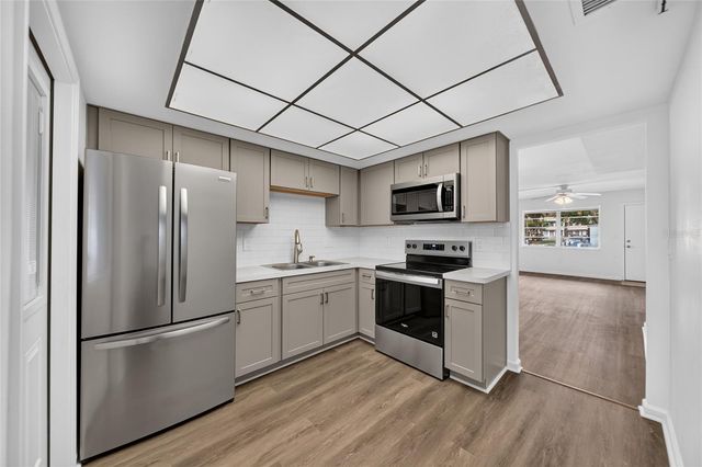 951 79TH AVENUE N 115, St Petersburg, FL 33702