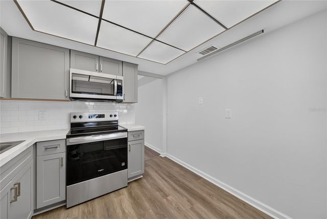 951 79TH AVENUE N 115, St Petersburg, FL 33702