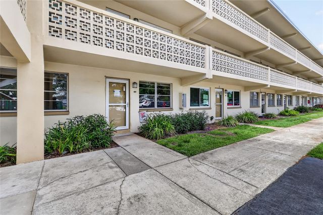 951 79TH AVENUE N 115, St Petersburg, FL 33702