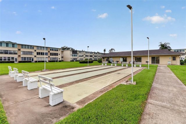 951 79TH AVENUE N 115, St Petersburg, FL 33702