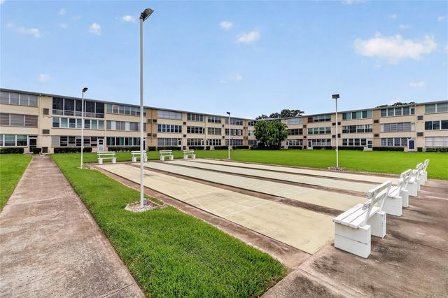 951 79TH AVENUE N 115, St Petersburg, FL 33702