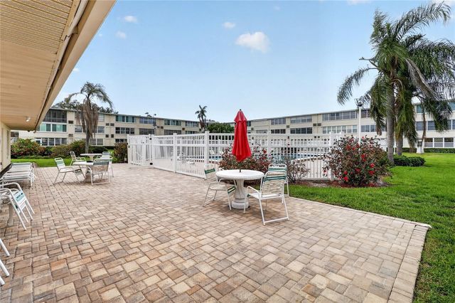 951 79TH AVENUE N 115, St Petersburg, FL 33702