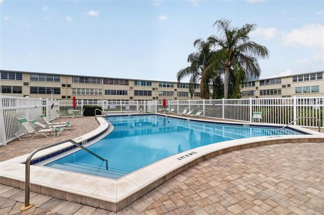 951 79TH AVENUE N 115, St Petersburg, FL 33702