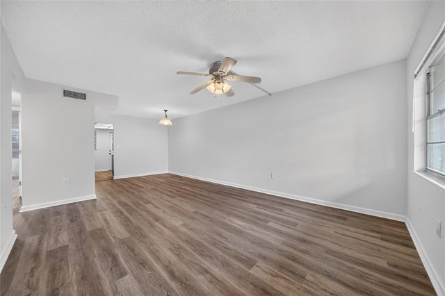 951 79TH AVENUE N 115, St Petersburg, FL 33702