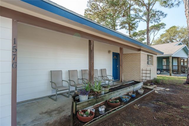 1576 Vineyard, Ingleside, TX 78362
