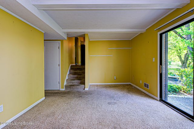 4733 Shenandoah Dr, Louisville, KY 40241