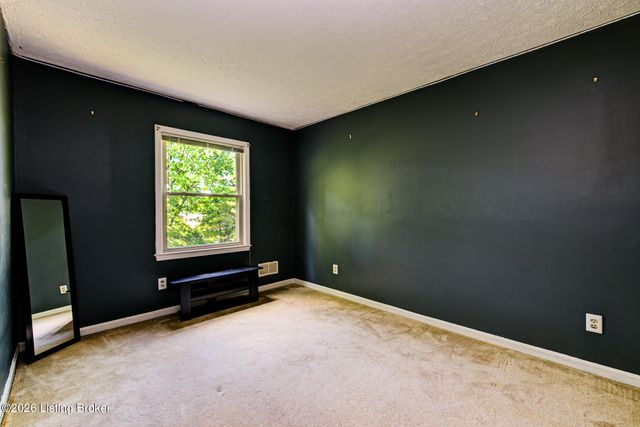 4733 Shenandoah Dr, Louisville, KY 40241