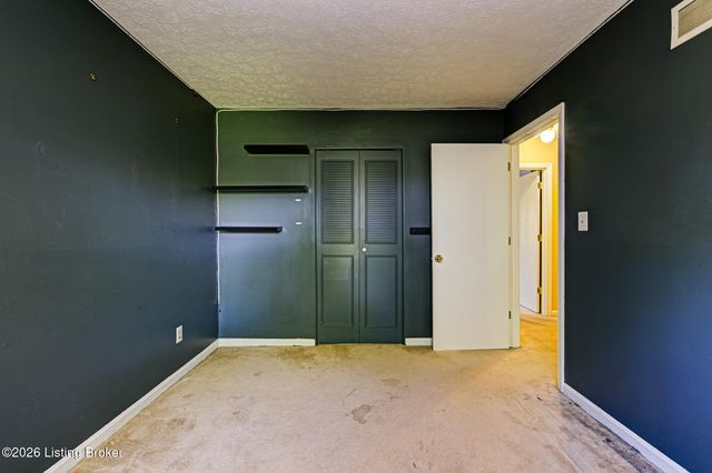 4733 Shenandoah Dr, Louisville, KY 40241