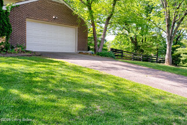 4733 Shenandoah Dr, Louisville, KY 40241