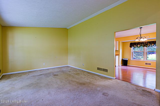 4733 Shenandoah Dr, Louisville, KY 40241