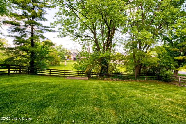 4733 Shenandoah Dr, Louisville, KY 40241
