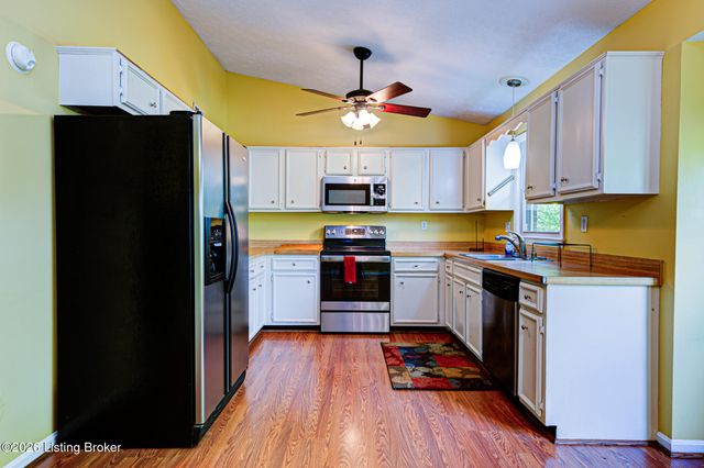 4733 Shenandoah Dr, Louisville, KY 40241