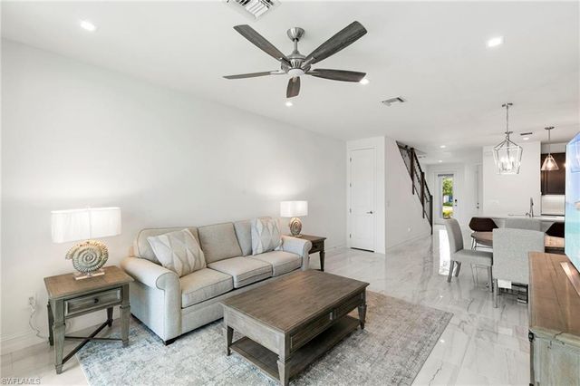 7572 Carnegie WAY, Naples, FL 34119