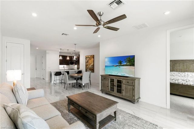 7572 Carnegie WAY, Naples, FL 34119