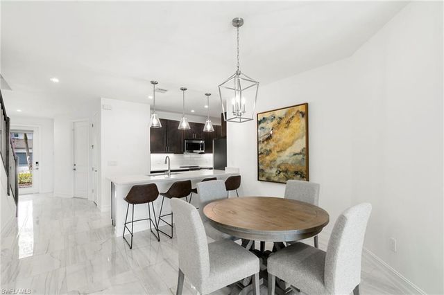 7572 Carnegie WAY, Naples, FL 34119