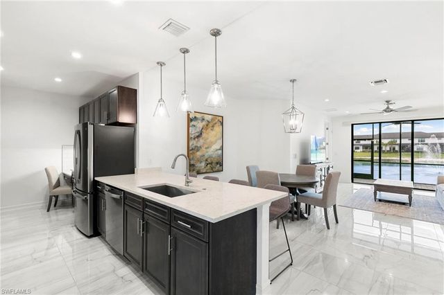 7572 Carnegie WAY, Naples, FL 34119