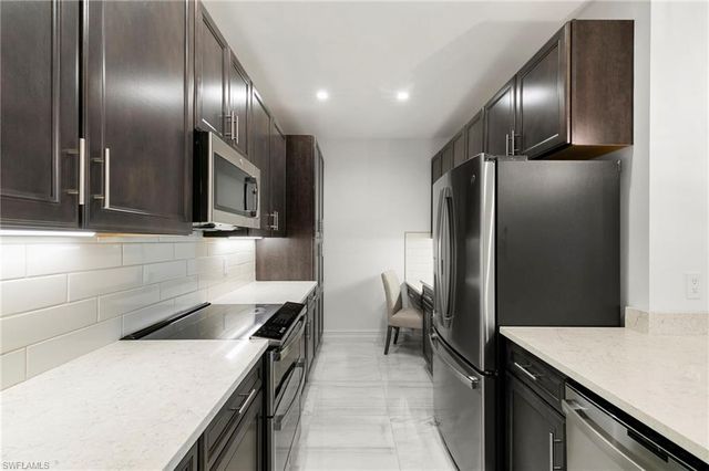 7572 Carnegie WAY, Naples, FL 34119