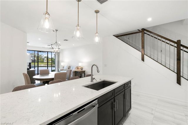 7572 Carnegie WAY, Naples, FL 34119