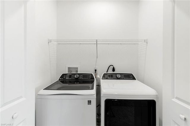 7572 Carnegie WAY, Naples, FL 34119