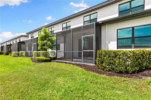 7572 Carnegie WAY, Naples, FL 34119