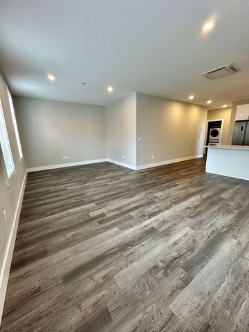 32 Norwood St 7, Boston, MA 02122