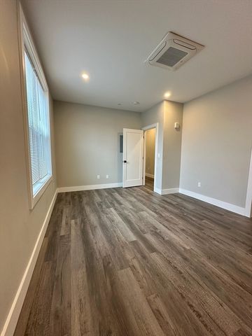 32 Norwood St 7, Boston, MA 02122