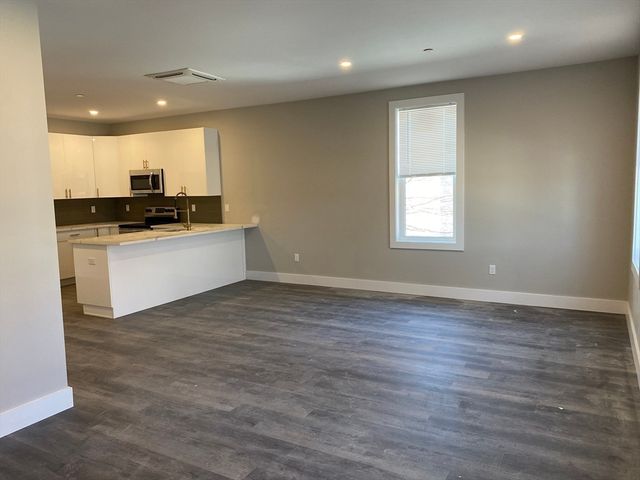 32 Norwood St 7, Boston, MA 02122