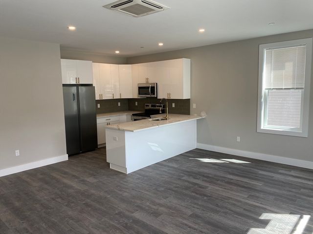 32 Norwood St 7, Boston, MA 02122