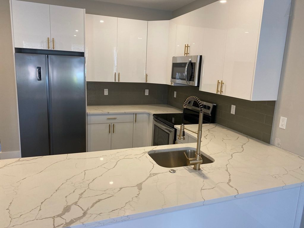 32 Norwood St 7, Boston, MA 02122