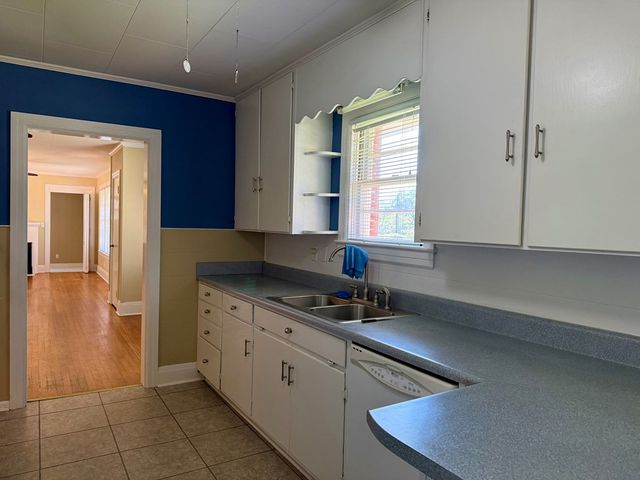 310 W Lakeshore Avenue, Geneva, AL 36340