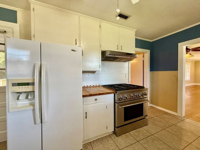 310 W Lakeshore Avenue, Geneva, AL 36340