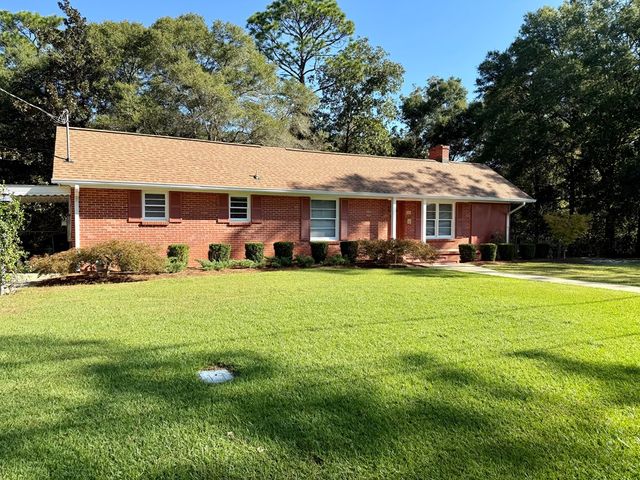 310 W Lakeshore Avenue, Geneva, AL 36340