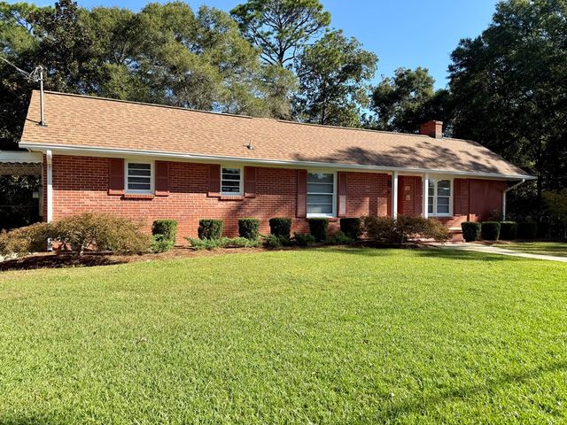 310 W Lakeshore Avenue, Geneva, AL 36340
