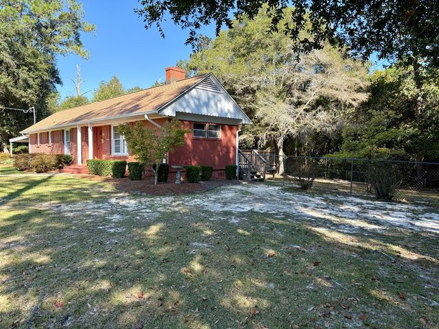 310 W Lakeshore Avenue, Geneva, AL 36340