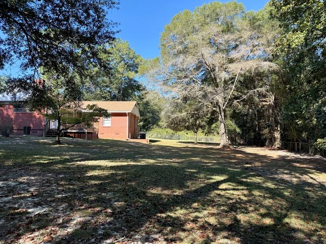 310 W Lakeshore Avenue, Geneva, AL 36340