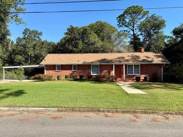 310 W Lakeshore Avenue, Geneva, AL 36340