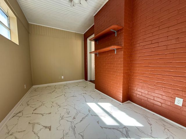 310 W Lakeshore Avenue, Geneva, AL 36340