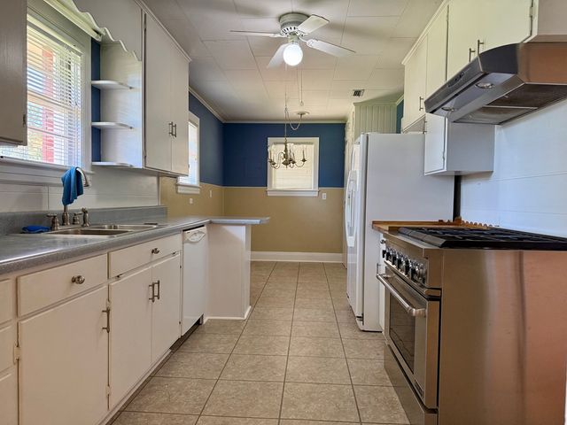 310 W Lakeshore Avenue, Geneva, AL 36340