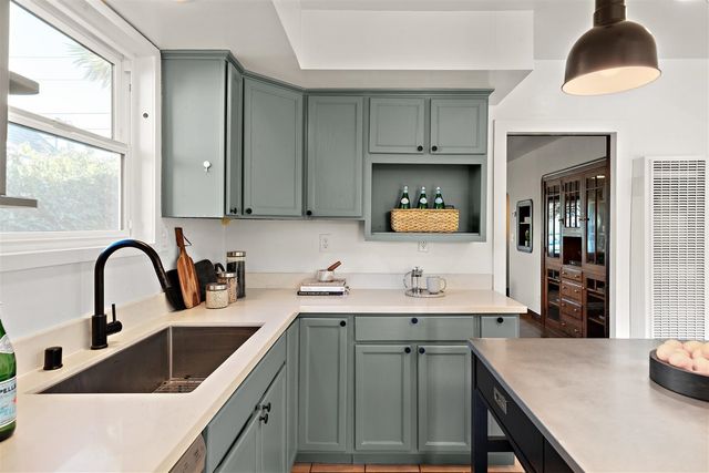 613 41St St, Richmond, CA 94805